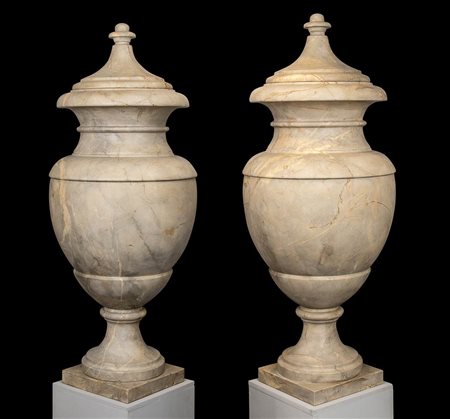 Coppia di vasi in marmo - Italia, XX secolo