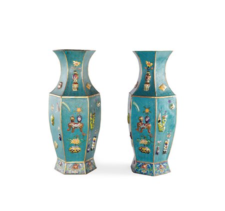 Coppia di vasi in metallo cloisonné, Cina, tarda dinastia Qing