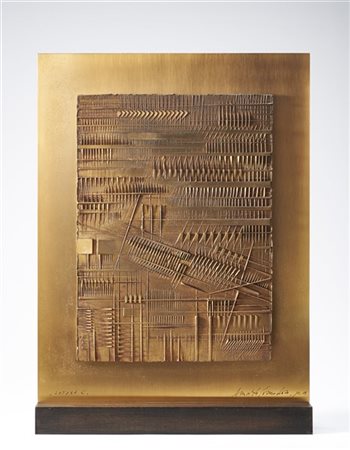 Arnaldo Pomodoro "Lettera C" 1976
bronzo dorato
cm 45x35
Firmato e numerato p.a.