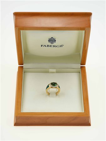 Fabergè. Anello con peridoto, diamanti e smalto verde