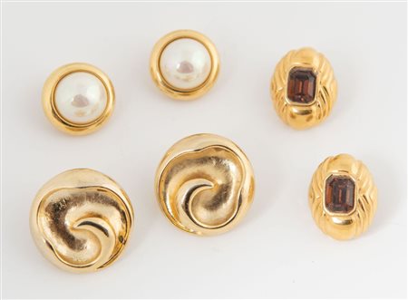 ANONIMO Lotto composto da tre paia di orecchini a clip in metallo dorato di...