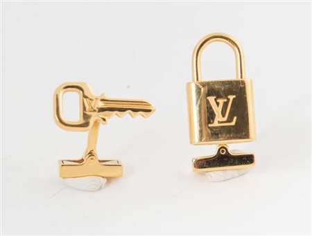LOUIS VUITTON Gemelli in argento 925 dorato con chiave e lucchetto. Cm 2,5x2...