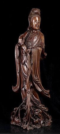 GRANDE GUANYIN IN LEGNO
Cina, XX secolo
