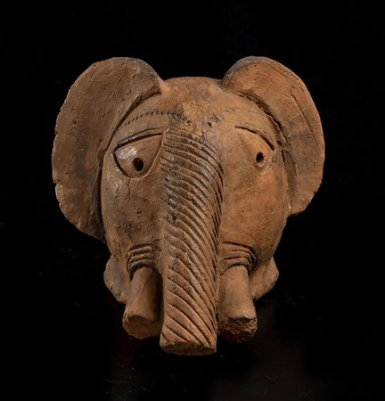 TESTA DI ELEFANTE IN TERRACOTTA
Africa, stile Nok