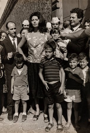 Pierluigi Praturlon (1924-1999)  - Sophia Loren e Marcello Mastroianni in "Ieri Oggi Domani", 1963