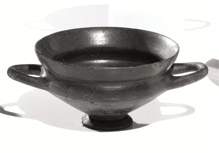 Kylix skyphoide e due coppe in buccheroTipo Rasmussen 1979, 3bMateria e...