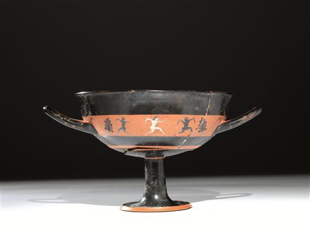 Kylix attica a figure nere tipo band cup Materia e tecnica: argilla figulina...