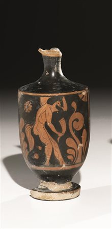 Lekythos attica a figure rosse Materia e tecnica: argilla figulina arancio,...