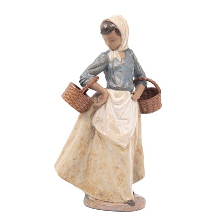 NAO BY LLADRO' 
Scultura in ceramica "Figura femminile"