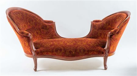 Chaise longue. Reca tappezzeria di Etro. Cm 92x197x70.