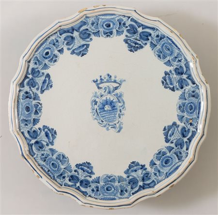 MANIFATTURA FERNIANI FAENZA Alzata in ceramica con decoro sui toni del blu e...