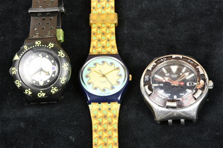 LOTTO DI TRE OROLOGI SWATCH degli anni '90 due con custodia originale; si...