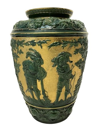 Vaso in maiolica verde e oro con raffigurazione di tralci d'uva e personaggi, 20th century