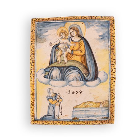 Manifattura castellana operante nel quarto decennio del XVII secolo ( - ) 
Mattonella devozionale in maiolica raffigurante l'apparizione della Madonna con il Bambino ad una figura femminile stante in posizione orante. 1678
 cm 28,5x20,4