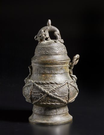  Arte Cinese - Vaso in bronzo 
Cina, dinastia Qing, XIX secolo .