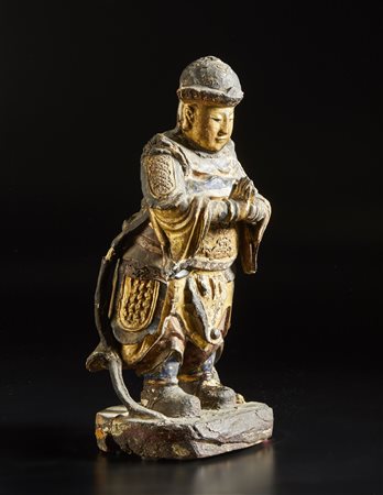  Arte Cinese - Scultura in legno dorato raffigurante Wei Tuo 
Cina, dinastia Ming, XVI secolo .