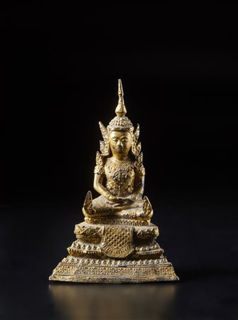  Arte Sud-Est Asiatico - Scultura in bronzo dorato raffigurante Buddha 
Tailandia, Rattanakosin, XIX secolo .