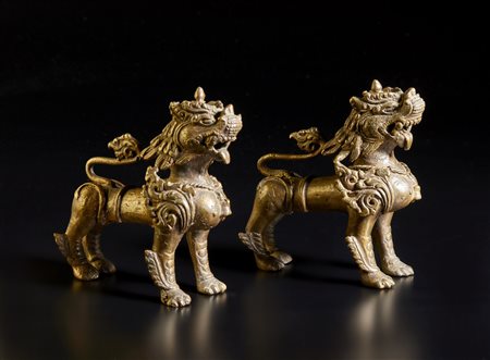  Arte Sud-Est Asiatico - Coppia di leoni in bronzo 
Cambogia, regno Rattanakosin, XIX secolo .