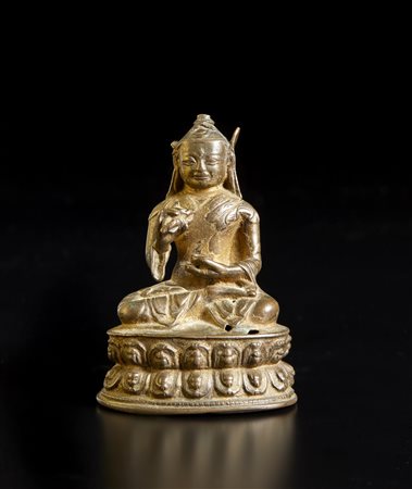  Arte Himalayana - Figura in bronzo raffigurante Padmasambhava 
Tibet, XVI secolo .