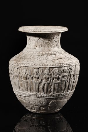  Arte Indiana - Vaso (lota) Chandraketugarh in terracotta modellato con Yaksha e Yakshini
India, Bengala occidentale, periodo Shunga, I secolo a.C. - I secolo d.C.