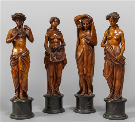 Le quattro stagioni, quattro statuine in legno 