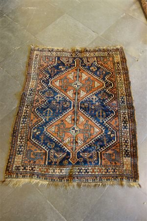 # Piccolo tappeto caucasico<br>cm. 107x136
