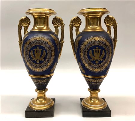 coppia di vasi decorati con oro, Francia, epoca 