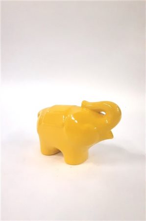 Nella Longari "Elefante"
Ceramica formata a colaggio smaltata in giallo. Milano,