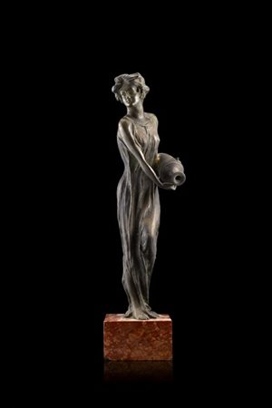 Ignoto. "Figura femminile con anfora" scultura in bronzo (h. cm 54) poggiante s