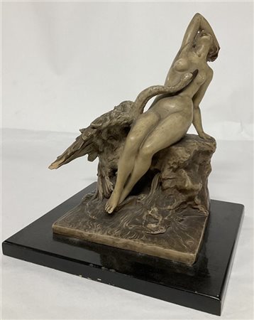 Arturo Pannunzio "Leda e il Cigno"
 Scultura in erracotta dipinta su base in leg