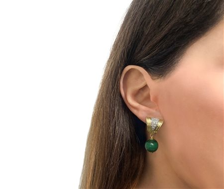 
 
 Orecchini in oro bianco e giallo Pendenti in malachite e brillantini