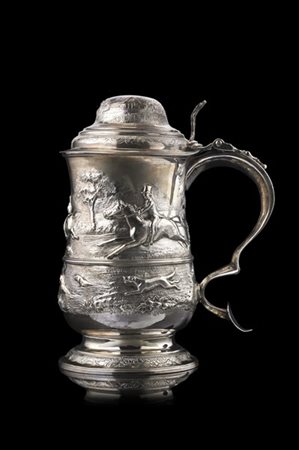 Tankard in argento con interno in vermeille riccamente cesellato e sbalzato con