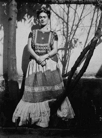 Leo Matiz (1917-1998)  - Frida y arbol en La Casa Azul, 1944 approx.