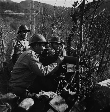 Robert Capa (1913-1954)  - Senza titolo (Italia), 1944