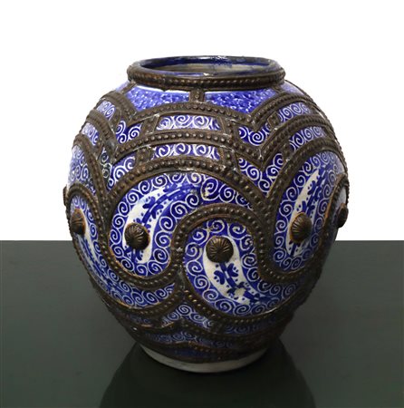 Vaso etnico in maiolica blu, first half of °e 20° Secolo