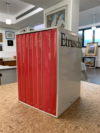ETRUSCHI - Imponente cofanetto con 8 cataloghi