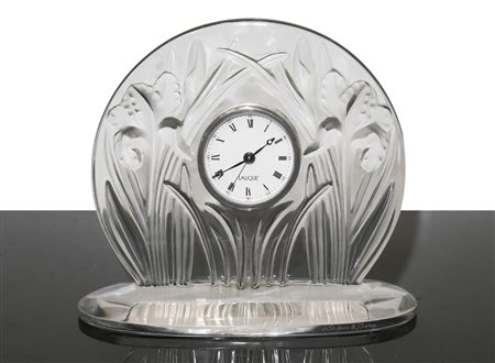 Lalique (1888)  - Orologio da tavolo in cristallo con decoro di piante in bassorilievo.