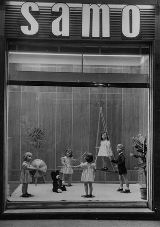 Eugenio Bronzetti (1906-1997)  - Palermo, vetrina della SAMO con giocattoli, 1950s