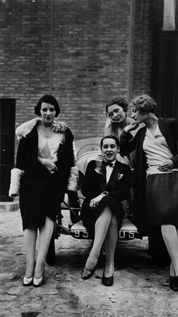 Jacques-Henri Lartigue (1894-1986)  - Femmes Faboleuses, 1929