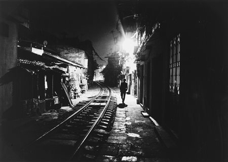 Olivier Tops (XX sec.)  - 5 Heure du matin dans la rue du train, Hanoi, Vietnam, 2007