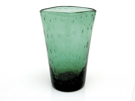 Venini Murano Vaso;in vetro verde a bolle a sezione troncopiramidale....