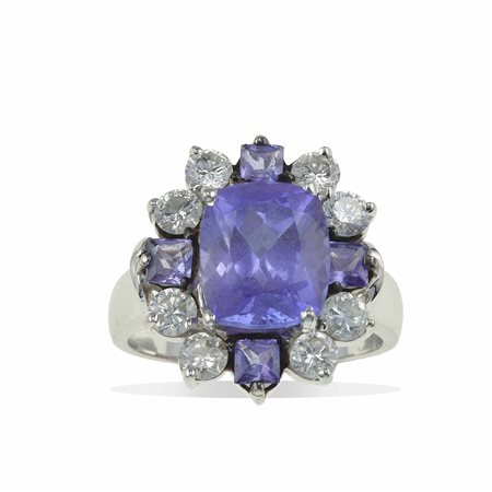 Anello con tanzanite e diamanti