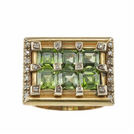 Anello con peridoti e piccoli diamanti