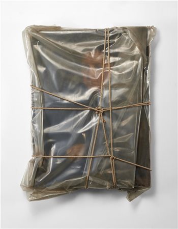 Christo "Wrapped portrait of Guido Le Noci" 1963-1974
olio su tela impachettato