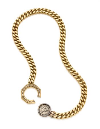 Collier a maglia groumette in oro giallo con al centro moneta in argento rifini