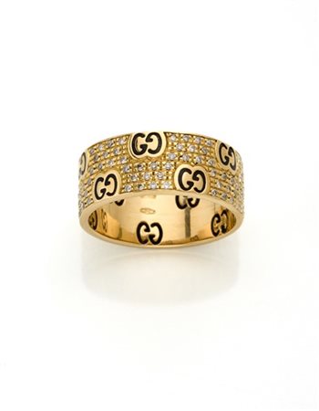 GUCCI
Anello a fascia logata in oro giallo e diamanti, g 9,62 circa misura 21/6