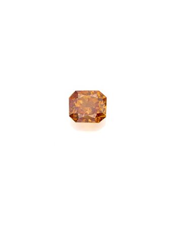 Diamante ottagonale fancy deep yellow-orange di ct. 0,41. 

Accompagnato da dia