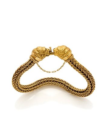 Bracciale in oro giallo intrecciato con chiusura a teste di leone sbalzate e ce