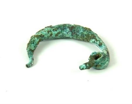 FIBULA IN BRONZO DATAZIONE: VI-IV sec. a. C. MATERIA E TECNICA: bronzo...