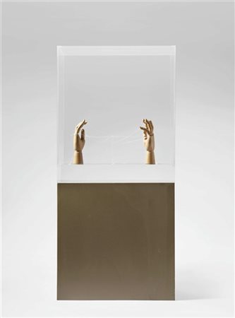 Carlos Garaicoa "Puente" 2006
legno, filo di cotone, plexiglass e base in legno